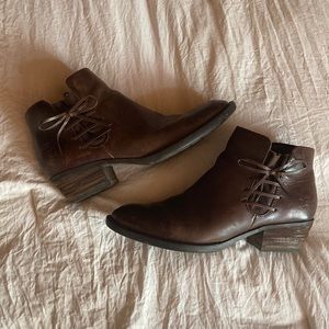 Cute Born boots! ♥️